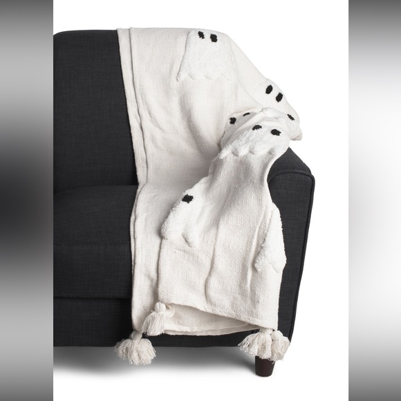 Hand Woven Ghost Tufted Throw With Tassels